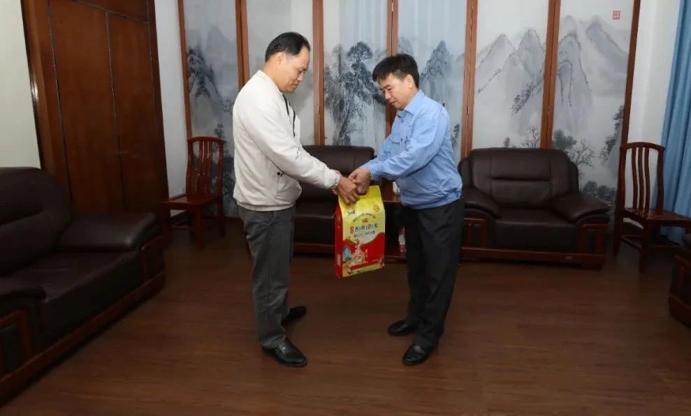 海南省总工会到华体会官方网页版开展新春慰问2.jpg