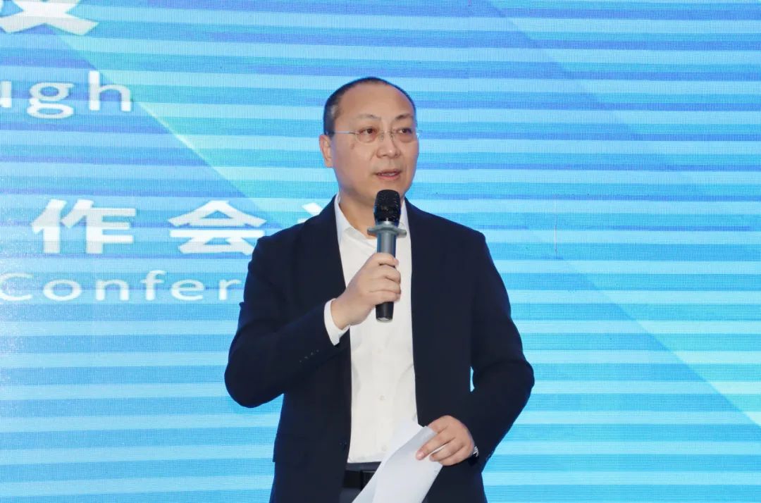 华体会官方网页版召开2024年工作会议17.jpg