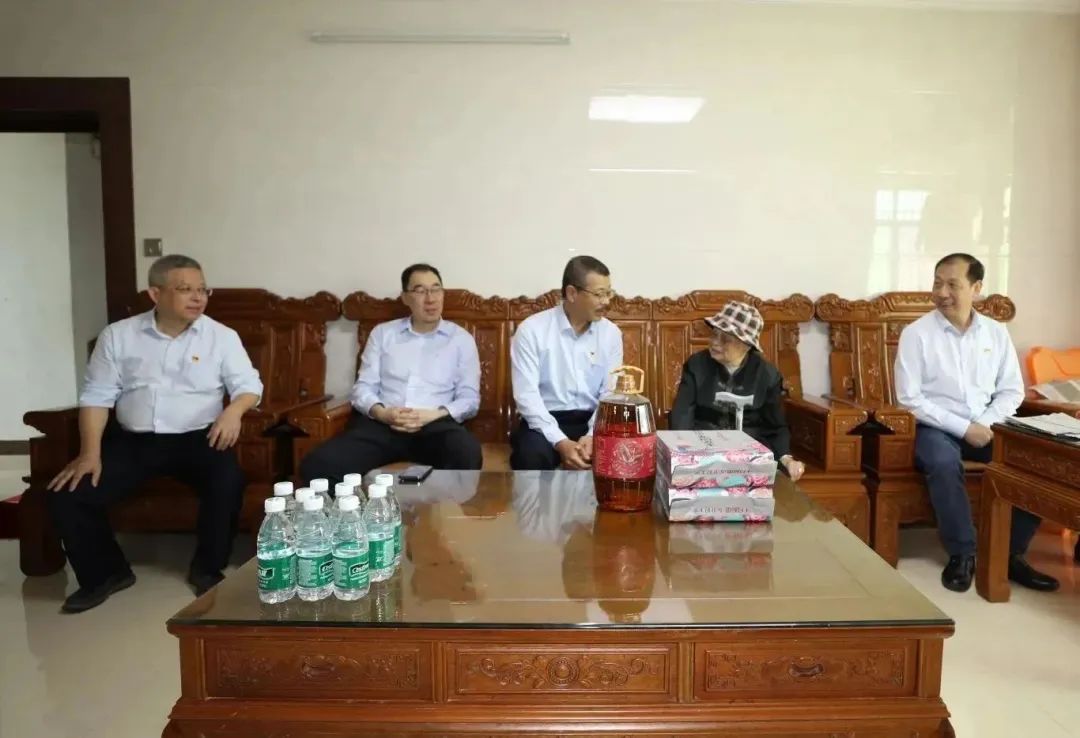 华体会官方网页版开展新春慰问“送温暖”活动3.jpg