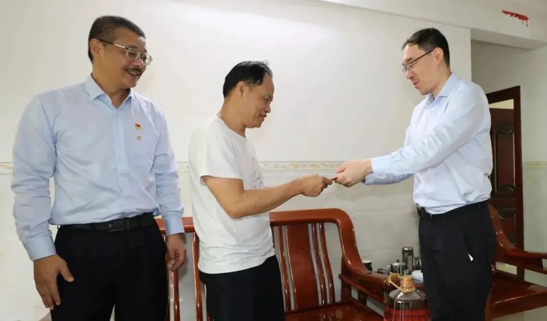 华体会官方网页版开展新春慰问“送温暖”活动5.jpg