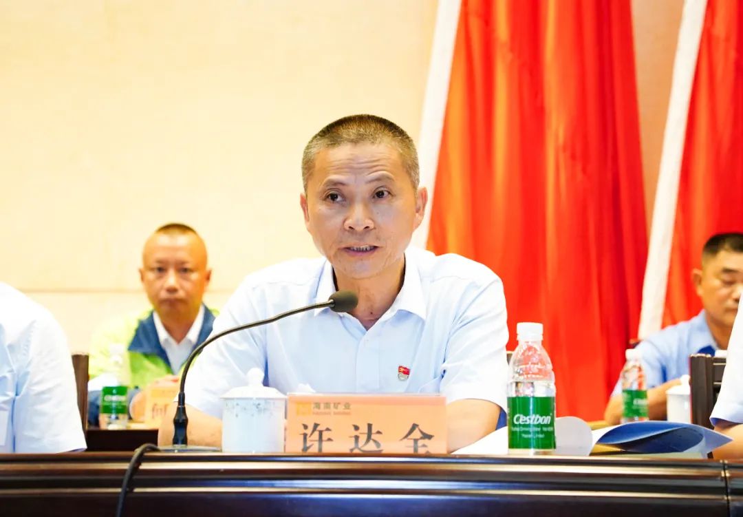 华体会官方网页版召开第四届职工代表大会第一次会议2.jpg