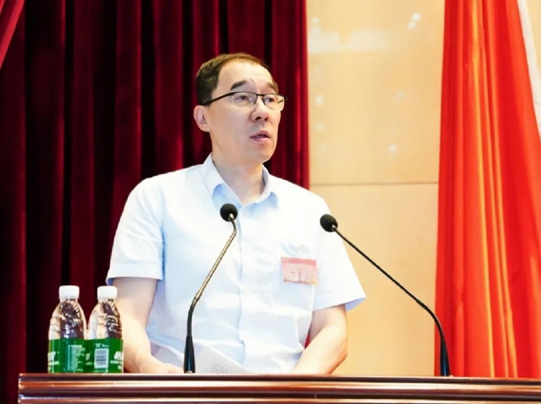 华体会官方网页版召开第四届职工代表大会第一次会议5.jpg