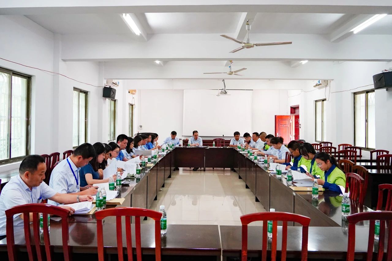 华体会官方网页版召开第四届职工代表大会第一次会议62.jpg