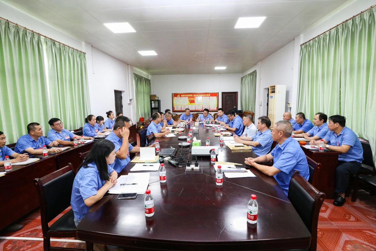 华体会官方网页版召开第四届职工代表大会第一次会议65.jpg