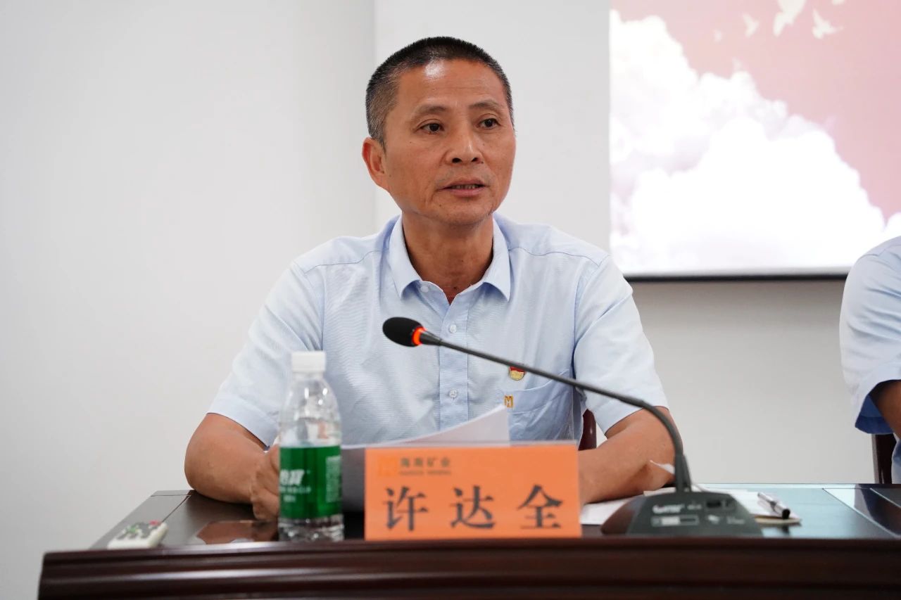 华体会官方网页版召开2024年党建 党风廉政建设工作会议3.jpg