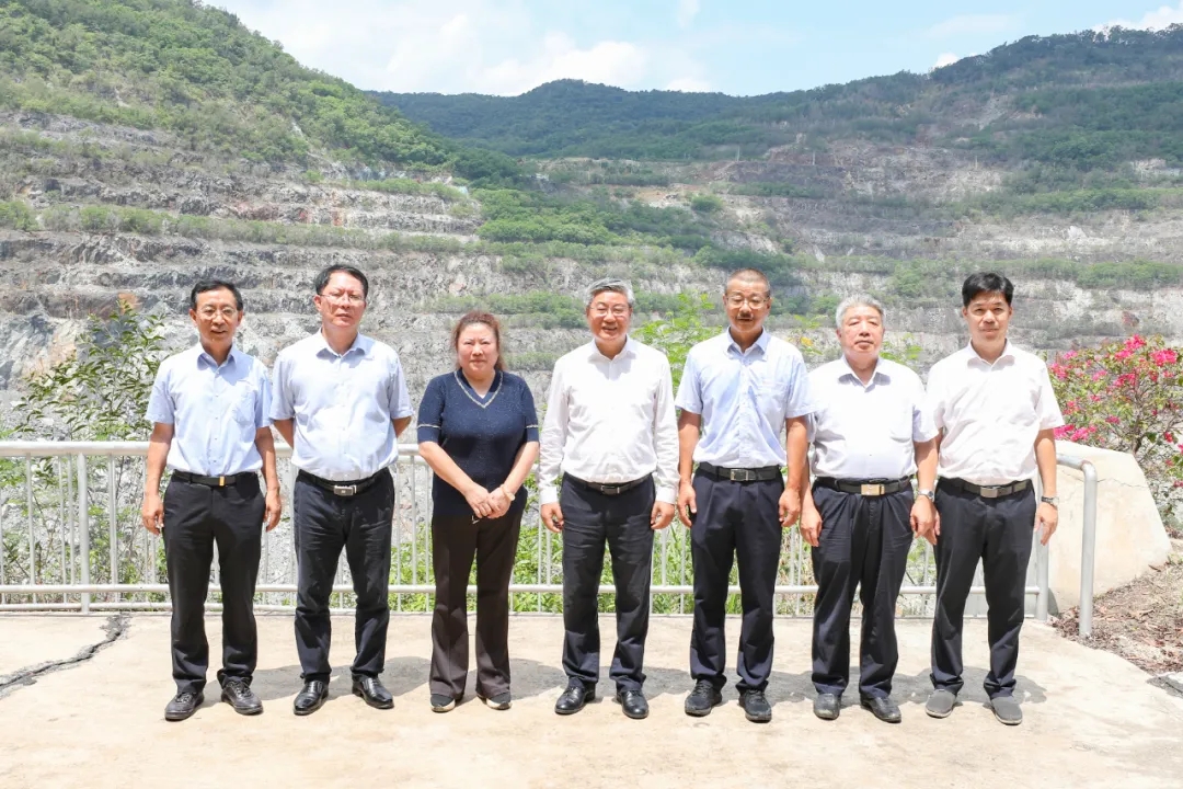 海南省政协主席李荣灿到华体会官方网页版调研1_副本.jpg