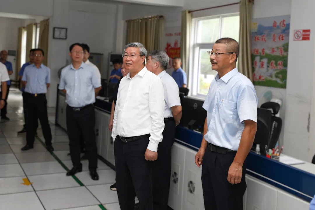 海南省政协主席李荣灿到华体会官方网页版调研3_副本.jpg
