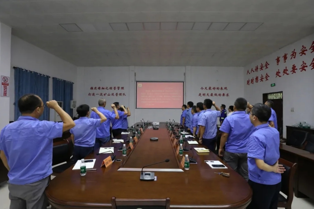 华体会官方网页版召开“安全生产月”动员大会6.webp_副本.jpg