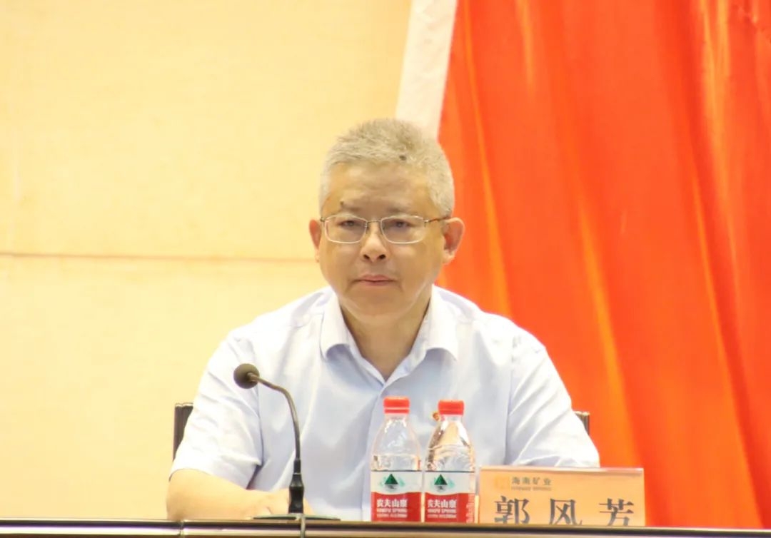 华体会官方网页版召开庆祝中国共产党成立103周年暨七一表彰大会2.jpg