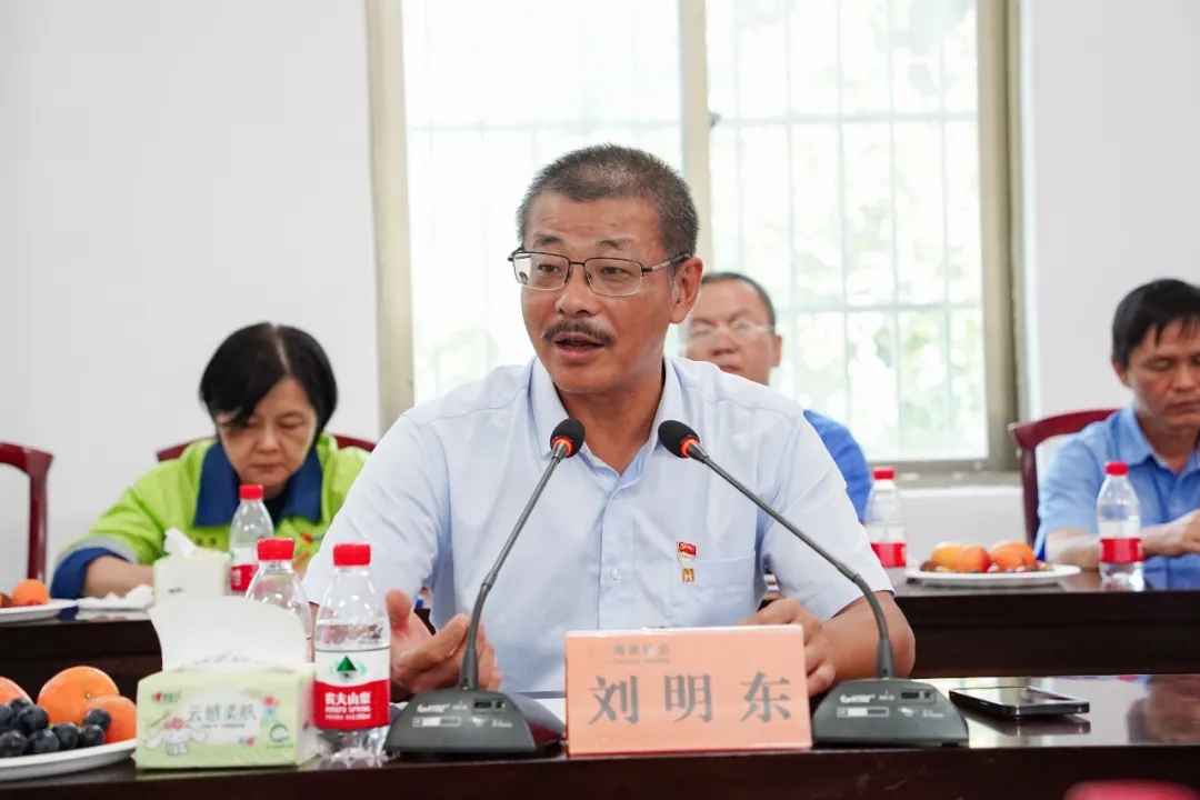 华体会官方网页版召开“七一”座谈会2.jpg