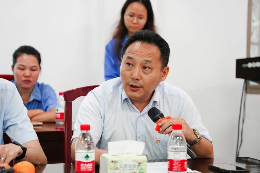 华体会官方网页版召开“七一”座谈会6.jpg