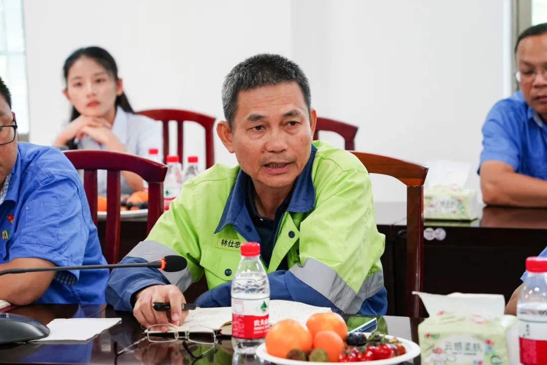 华体会官方网页版召开“七一”座谈会7.jpg