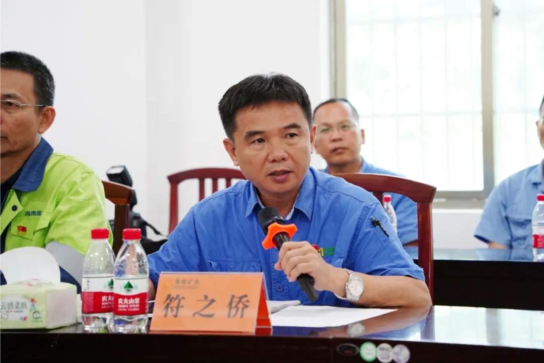 华体会官方网页版召开“七一”座谈会9.jpg