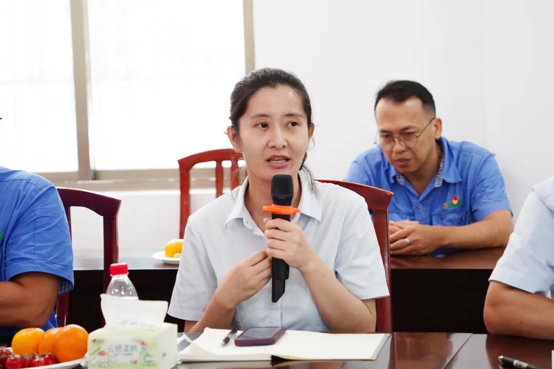 华体会官方网页版召开“七一”座谈会10.jpg