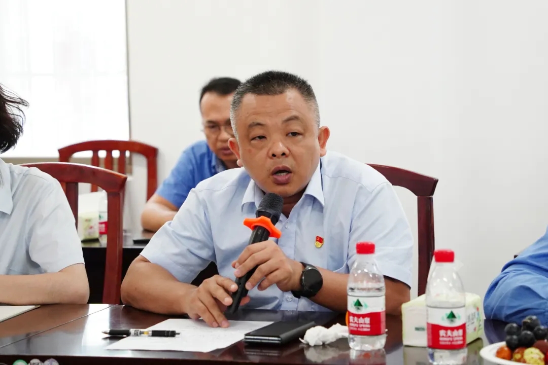 华体会官方网页版召开“七一”座谈会11.jpg