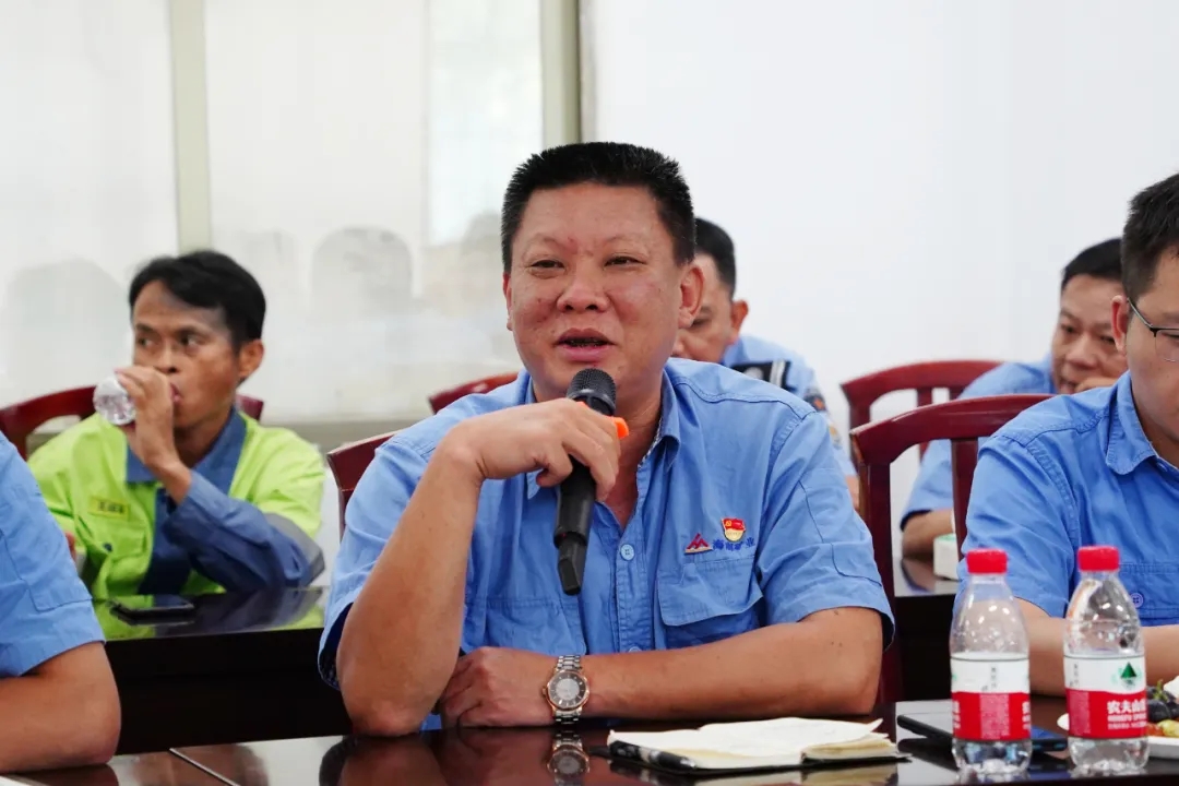 华体会官方网页版召开“七一”座谈会12.jpg