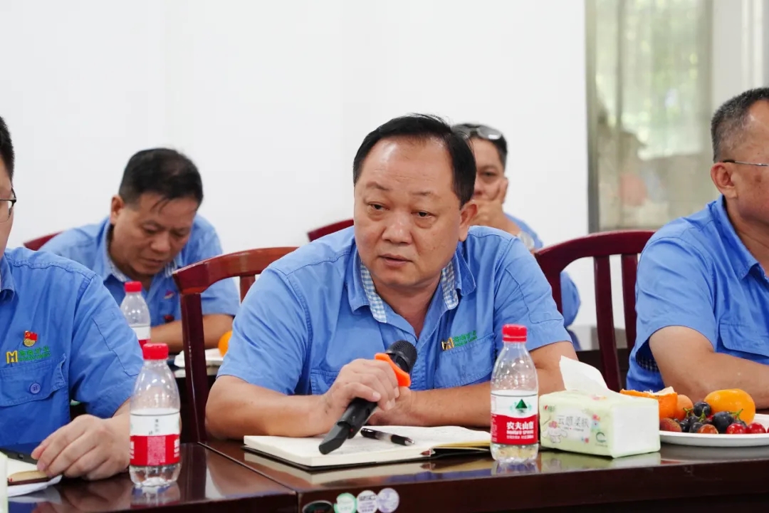 华体会官方网页版召开“七一”座谈会13.jpg